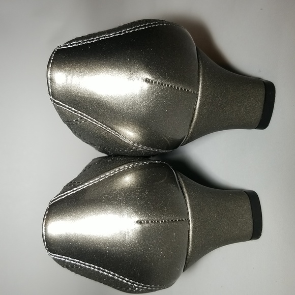 Quilted Shimmer heeled dress shoe. - Picture 6 of 13